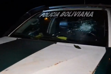 Una turba hace huir a los policías de Yapacaní y provoca destrozos en el comando