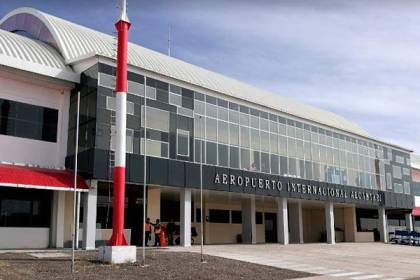 Densa humareda: Naabol suspende vuelos en los aeropuertos de Alcantarí, Trinidad y Riberalta