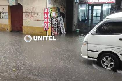 Intensa lluvia y granizada provocan inundaciones y crecida de ríos en La Paz y El Alto