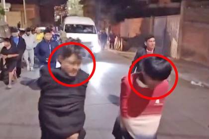 Capturan a sujetos, los obligan a caminar repitiendo “no debo robar” y luego los atan a un poste