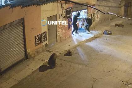 Video: Grupo armado irrumpe en una tienda de La Paz y roba Bs 50.000 de los ahorros de una familia