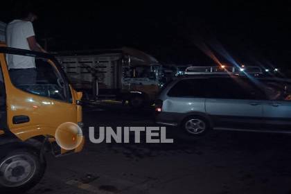 Santa Cruz: Se cumple el primer día de bloqueo en Yapacaní a la expectativa del diálogo de este martes