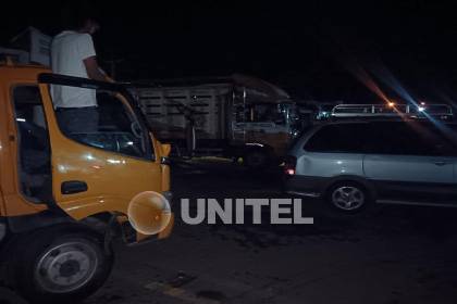 Santa Cruz: Se cumple el primer día de bloqueo en Yapacaní a la expectativa del diálogo de este martes