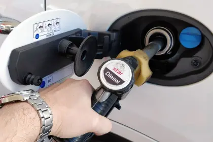 Gobierno autoriza venta de diésel a usuarios directos solo con presentar la cédula de identidad