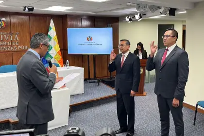 Ministro de Economía posesiona a dos viceministros que lo acompañarán durante su gestión