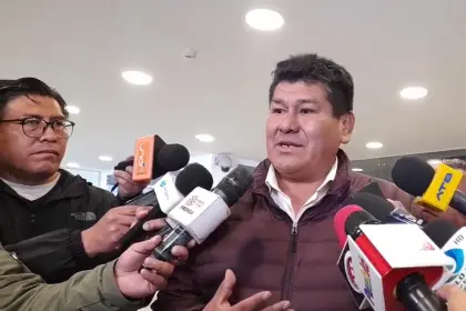 Dirigente del MAS dice que Andrónico cometió transfugio al pactar con Patzi y anuncia que pedirán su curul 