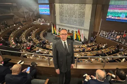 ¿Quién es el venezolano que estuvo presente en la toma de mando de Rodrigo Paz? 