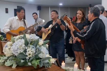 Guisela Santa Cruz y Los Cambitas rinden homenaje a Armando Terceros con una emotiva canción