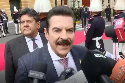 “Estoy seguro que van a haber cambios”, dice Reyes Villa a su llegada a Plaza Murillo para la posesión de Paz