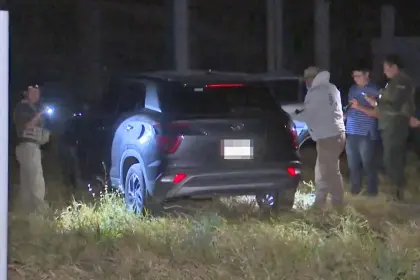 Hallan vehículo que presuntamente fue utilizado por sicarios que acribillaron a dos personas en Santa Cruz