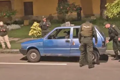 Dos delincuentes son capturados tras ser sorprendidos robando autopartes, tres lograron huir