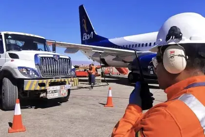 Aerolíneas que operan en Bolivia dicen que el Gobierno garantizó combustible “por lo menos hasta fin de año”