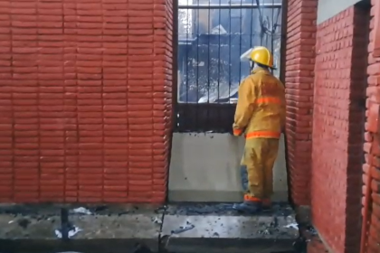 Controlan el incendio en la Facultad de Agronomía tras más de tres horas de intenso trabajo; las clases se suspenden