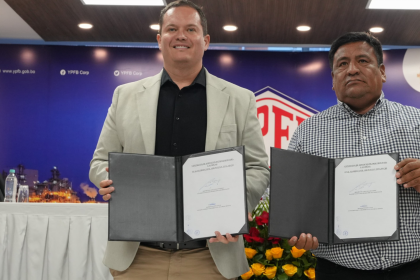 YPFB y empresa colombiana firman cuatro contratos de exploración y explotación en Santa Cruz