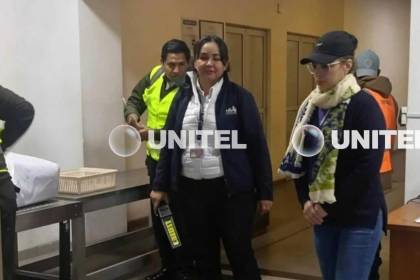 Trasladan a La Paz a Daniela Durán, exdirectora de YPFB investigada por el caso gasolina desestabilizada
