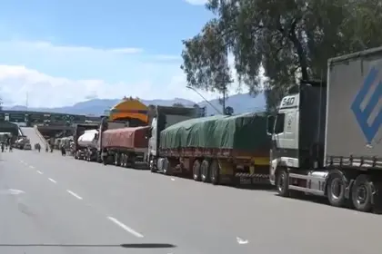 Se registran filas por diésel se registran este domingo en Cochabamba