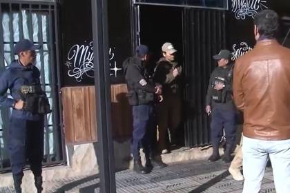 Una mujer resultó herida tras una disputa con su socio al interior de un local, el sujeto quiso apuñalarla