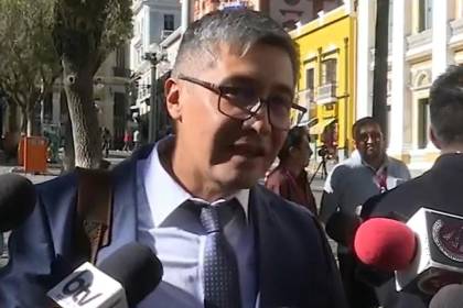 “En las próximas horas se van a dar anuncios”, señala el ministro Espinoza al ingresar a Palacio de Gobierno