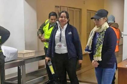 Caso gasolina: Exdirectora de YPFB tendrá rastreo por geolocalización mientras dure el proceso