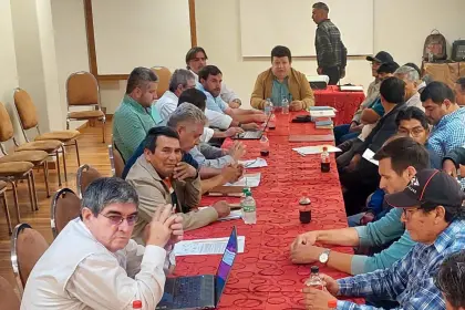 Representantes lecheros de seis departamentos se reúnen en Cochabamba para analizar los altos costos de producción