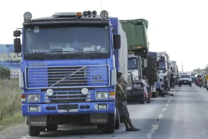 “No descartamos entrar en movilizaciones”: transporte pesado exige libre importación de combustibles, según dirigente