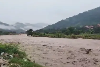 Reportan el desborde de al menos un río en Caranavi a causa de las intensas lluvias