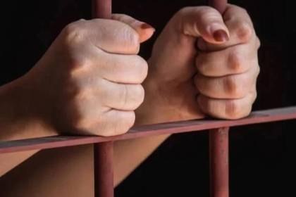 Sentencian a 25 años de cárcel a una mujer de 33 años por violar a un niño de 12 años