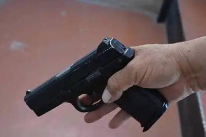 “El arma no servía”, dice el abogado del padre, dueño del arma que fue llevada por un estudiante a una escuela