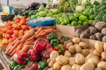 ”El dinero ya no alcanza”: Familias dicen que el alza de precios les obliga a reducir sus compras