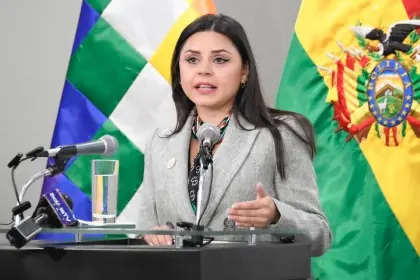 Exvocera presidencial es posesionada como directora del Servicio Nacional Textil