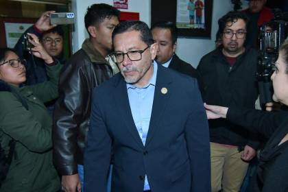 “Hay una mala interpretación en la denuncia”, dice el presidente de la Aduana tras declarar en la Fiscalía por vuelos solidarios 