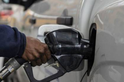 Confederación de Choferes de Bolivia rechaza posible incremento del precio del combustible