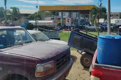 Falta de diésel reactiva el mercado negro, denuncia productor: “Entre Bs 12 y Bs 15 se ofrece el litro”