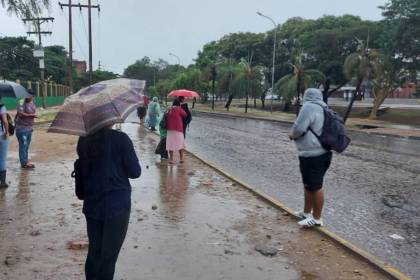 Senamhi emite alerta naranja por tormenta eléctrica con lluvia para cuatro departamentos del país