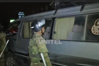 Aprehenden a tres personas tras enfrentamientos con dinamita en Cochabamba, señala la Policía