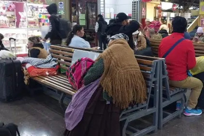 Doble feriado: Salidas de buses son irregulares por escasez de diésel, reportan operadores de transporte interdepartamental