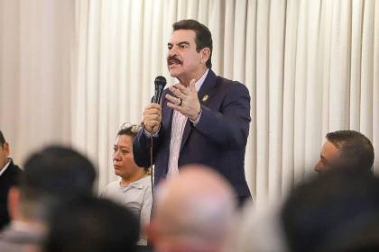 Manfred dice que cumple la ley y que responderá demanda de inhabilitación