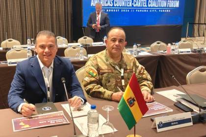 “Bolivia no será tierra libre para las mafias”, dice ministro de Defensa tras el foro Coalición de las Américas en Panamá