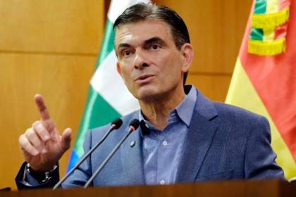 Senador Roca dice que Paz está pagando la factura de un “pacto oscuro” y quienes lo defienden no votaron por él