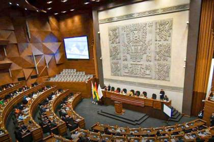 “Su renuncia dará pie a la investigación”: Dimisión de Sokol genera cuestionamientos en el Legislativo