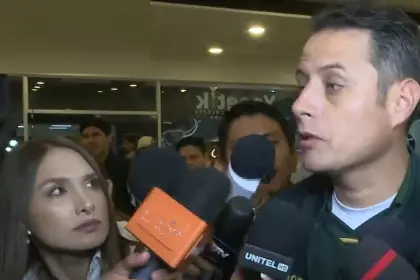 Edmand Lara llega a Fexpocruz para participar del debate vicepresidencial