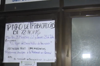 Santa Cruz: Sigue el paro de trabajadores en salud, pese a advertencia de despidos del alcalde Saavedra