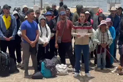 “Somos más de 160 personas”: Turistas piden ayuda al Gobierno por bloqueos en Copacabana