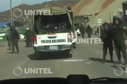 “No han tenido contemplación”: La Policía en Llallagua señala que los bloqueadores usaron armas de fuego, dinamita y petardos