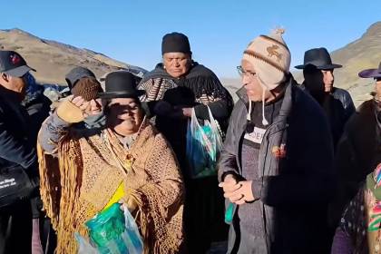 Senador Condori acusa al líder de los campesinos Túpac Katari de recibir dinero para levantar bloqueos