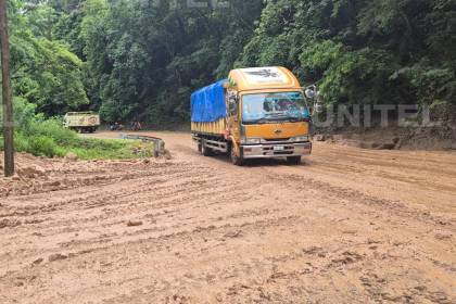 Tras lluvias y derrumbes, ruta a los Valles cruceños está expedita y rescatan a ochos personas en el río Piraí