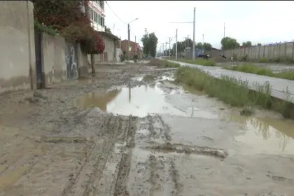 Intensa lluvia provocó el rebalse de un canal que terminó inundando una OTB en Colcapirhua