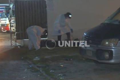 Hallan a un hombre sin vida en el ingreso de una parada de micros en Santa Cruz