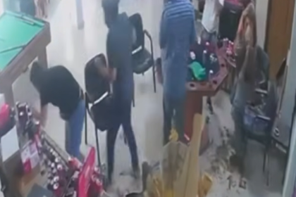 Fue por una deuda de juego: Policía busca al sujeto que disparó en un billar