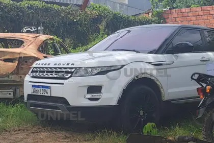 Policía secuestra un vehículo presuntamente relacionado con el acribillamiento en el Urubó